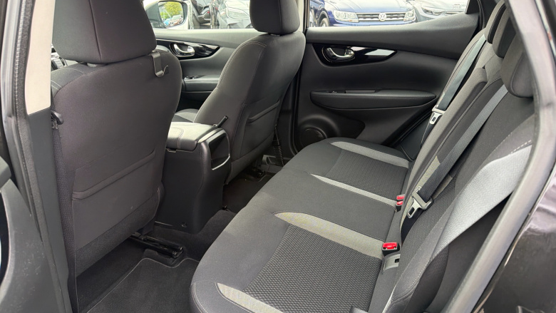 Nissan Qashqai 1.3 DiG-T Acenta Premium 5dr Petrol Hatchback